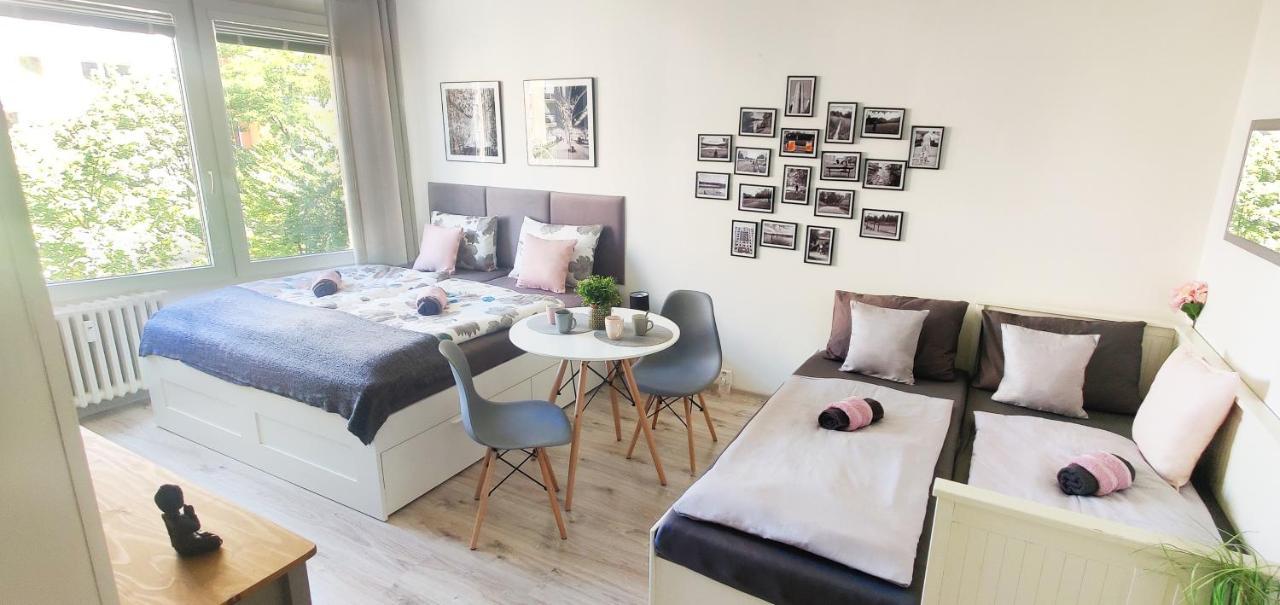King Size Sunny 19 Minutes To Center Apartament Praga
